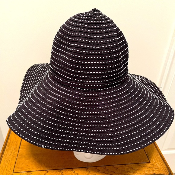NWT. Fantastic Floppy Sun Hat - Picture 3 of 9